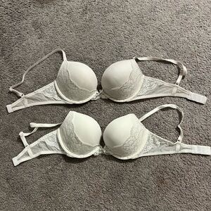 Set of 2 Lacey white bras